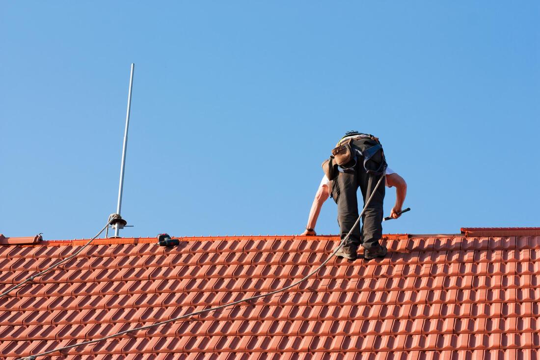 professional roofer working on residential roofing 
